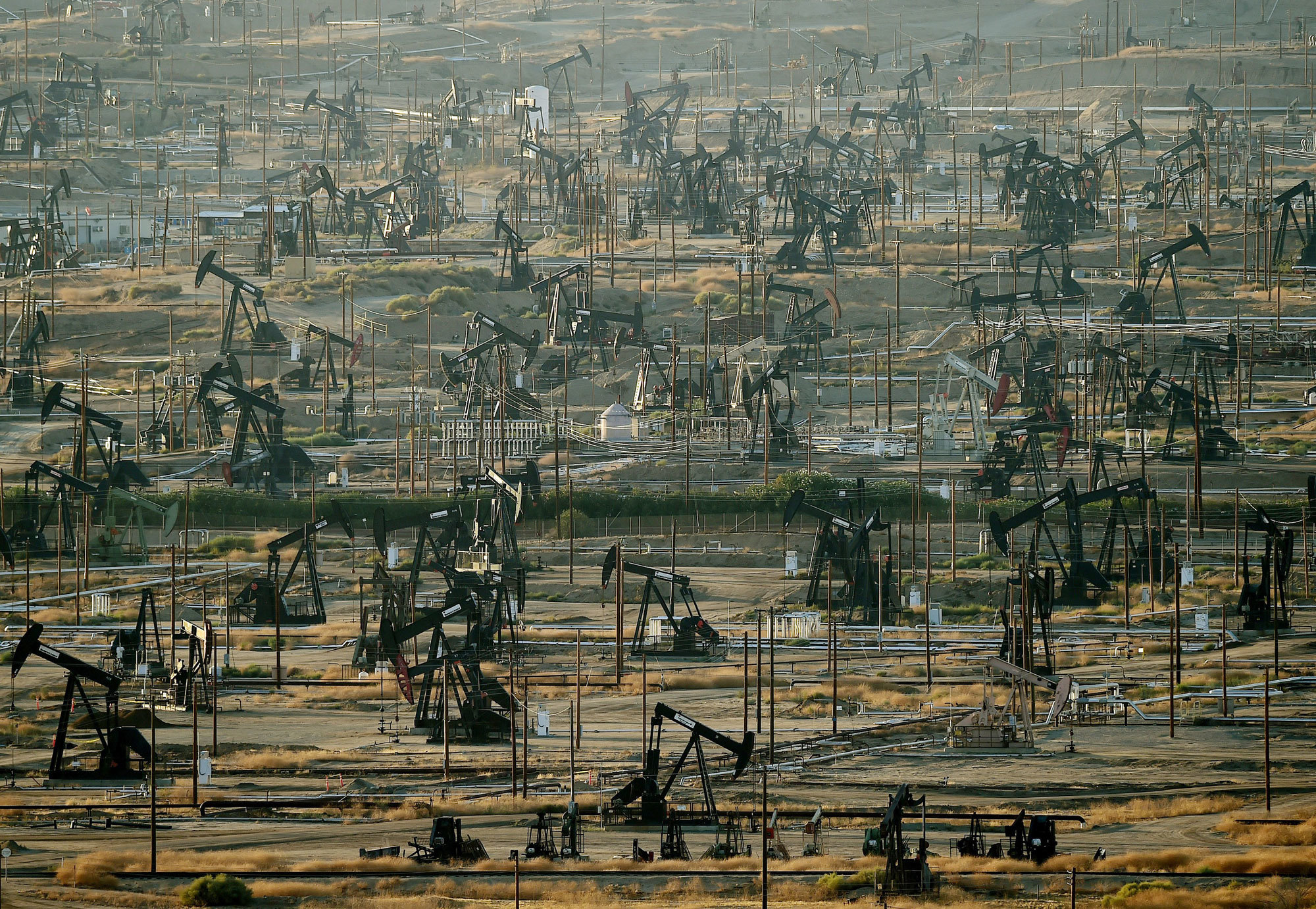 Taft midway oil rig fields